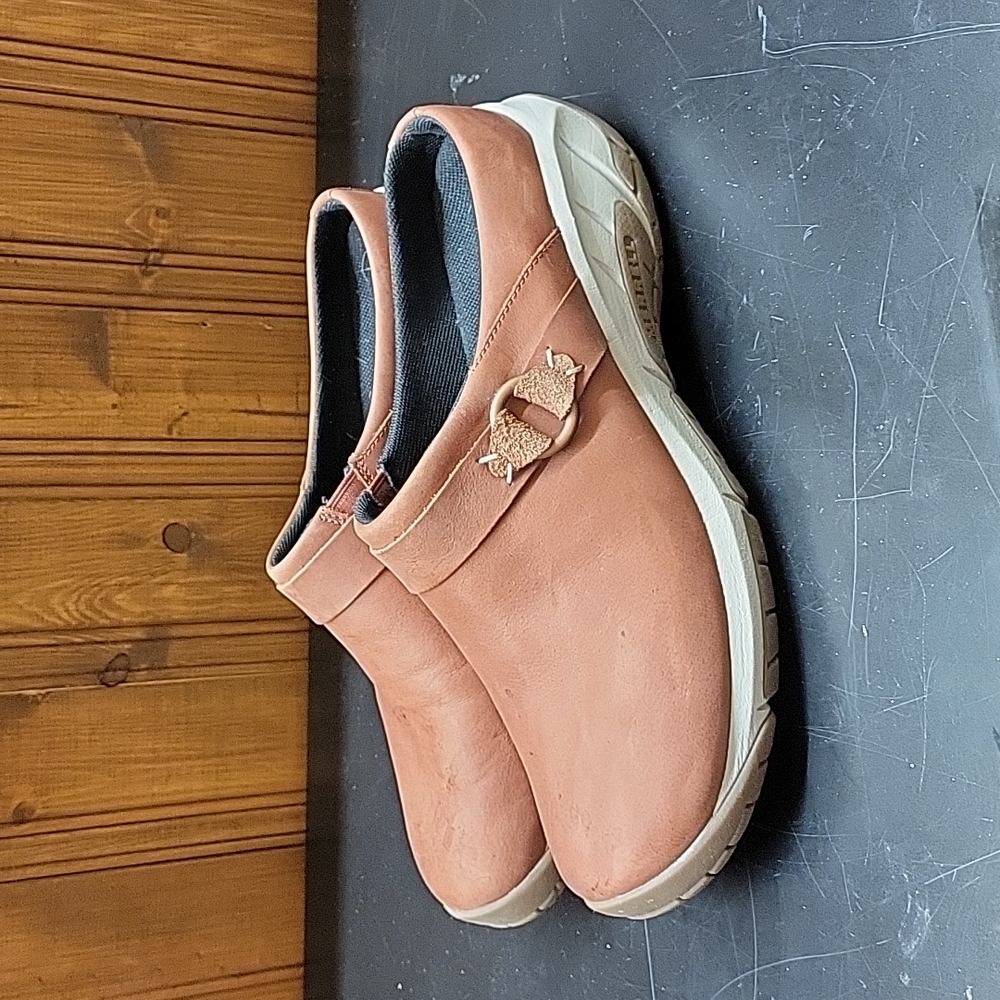Merrell woman shoe size 10.5